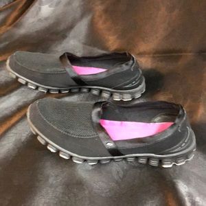 SKETCHERS Lightweight with memory foam